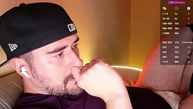 Snapshot of DominantTheo chatting on 11/17/25, 03:23 DominantTheo online show from 11/17/25, 03:23