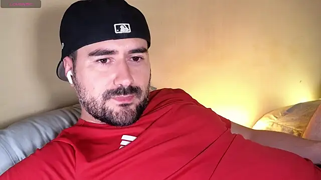 Snapshot of DominantTheo chatting on 11/23/25, 04:23 DominantTheo online show from 11/23/25, 04:23