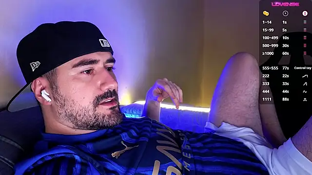 Snapshot of DominantTheo chatting on 12/02/25, 03:34 DominantTheo online show from 12/02/25, 03:34