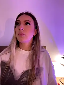 Snapshot of Eva_Ryen chatting on 11/06/25, 04:52 Eva Ryen online show from 11/06/25, 04:52