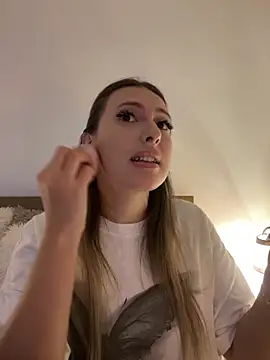 Snapshot of Eva_Ryen chatting on 11/09/25, 04:16 Eva Ryen online show from 11/09/25, 04:16