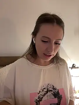 Snapshot of Eva_Ryen chatting on 11/23/25, 05:24 Eva Ryen online show from 11/23/25, 05:24