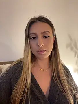 Snapshot of Eva_Ryen chatting on 12/02/25, 04:35 Eva Ryen online show from 12/02/25, 04:35