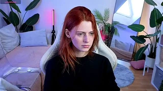 Snapshot of doll_lesli chatting on 11/08/25, 10:04 doll lesli online show from 11/08/25, 10:04