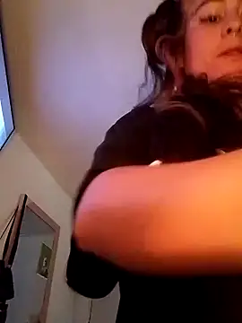 Snapshot of Juanavic chatting on 12/08/24, 07:43 Juanavic online show from 12/08/24, 07:43