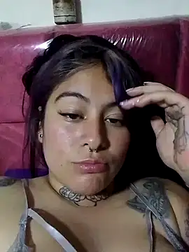 Snapshot of Juanavic chatting on 12/24/24, 02:32 Juanavic online show from 12/24/24, 02:32