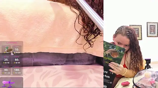 Paulina Davis  online show from 01/28/25, 03:25