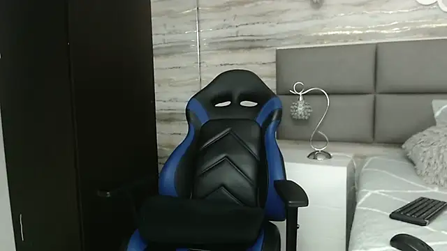 Snapshot of oliver__brown chatting on 01/15/25, 08:26 oliver brown online show from 01/15/25, 08:26