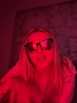 Snapshot of Strongqueen chatting on 01/16/25, 01:27 Strongqueen online show from 01/16/25, 01:27