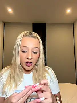 Strongqueen online show from 10/26/25, 05:30