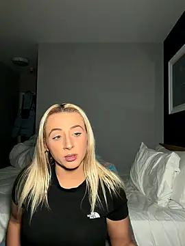 Snapshot of Strongqueen chatting on 10/31/25, 07:15 Strongqueen online show from 10/31/25, 07:15