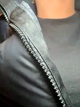 Snapshot of Strongqueen chatting on 11/17/25, 10:48 Strongqueen online show from 11/17/25, 10:48