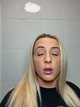 Snapshot of Strongqueen chatting on 11/21/25, 06:50 Strongqueen online show from 11/21/25, 06:50