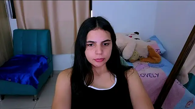 Snapshot of _elenna chatting on 10/03/25, 05:43  elenna online show from 10/03/25, 05:43