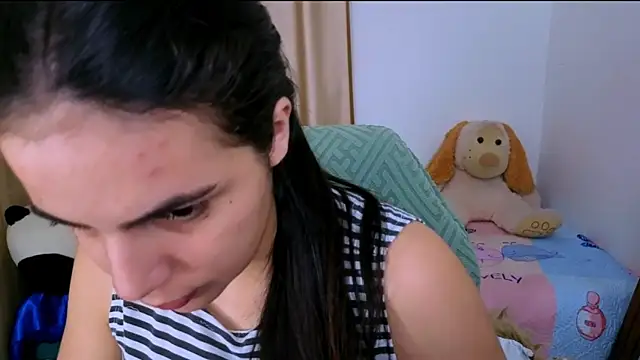 Snapshot of _elenna chatting on 10/15/25, 05:57  elenna online show from 10/15/25, 05:57