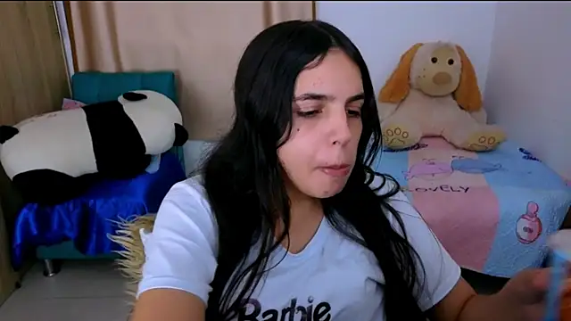 Snapshot of _elenna chatting on 10/17/25, 08:00  elenna online show from 10/17/25, 08:00