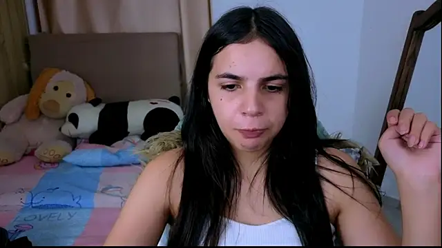 Snapshot of _elenna chatting on 10/24/25, 05:31  elenna online show from 10/24/25, 05:31