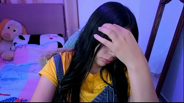 Snapshot of _elenna chatting on 10/25/25, 05:19  elenna online show from 10/25/25, 05:19