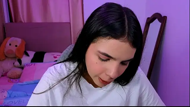 Snapshot of _elenna chatting on 10/31/25, 05:25  elenna online show from 10/31/25, 05:25