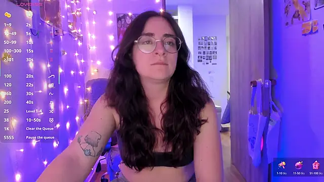 Snapshot of linda_giggle chatting on 10/28/25, 12:25 linda giggle online show from 10/28/25, 12:25