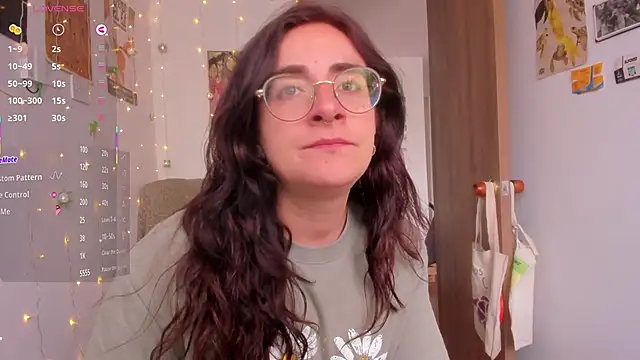 Snapshot of linda_giggle chatting on 10/29/25, 08:32 linda giggle online show from 10/29/25, 08:32