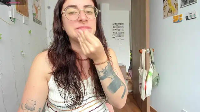 Snapshot of linda_giggle chatting on 11/06/25, 03:13 linda giggle online show from 11/06/25, 03:13