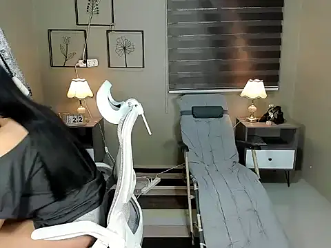 Snapshot of EternityBanks chatting on 10/31/25, 11:50 EternityBanks online show from 10/31/25, 11:50