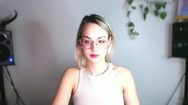 Snapshot of LexiexPlay chatting on 02/24/25, 09:52 LexiexPlay online show from 02/24/25, 09:52