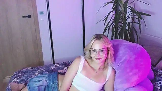 Snapshot of LexiexPlay chatting on 09/10/25, 06:57 LexiexPlay online show from 09/10/25, 06:57