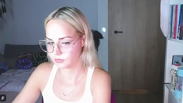 Snapshot of LexiexPlay chatting on 10/15/25, 06:57 LexiexPlay online show from 10/15/25, 06:57