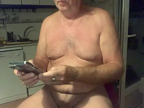 Snapshot of Nudelschwanz chatting on 11/05/25, 05:29 Nudelschwanz online show from 11/05/25, 05:29