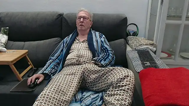 Snapshot of Nudelschwanz chatting on 02/27/26, 10:32 Nudelschwanz online show from 02/27/26, 10:32