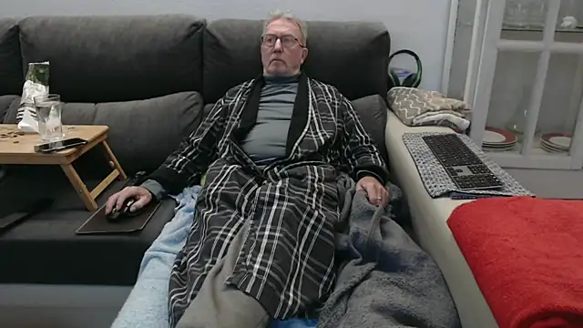 Snapshot of Nudelschwanz chatting on 03/01/26, 06:43 Nudelschwanz online show from 03/01/26, 06:43