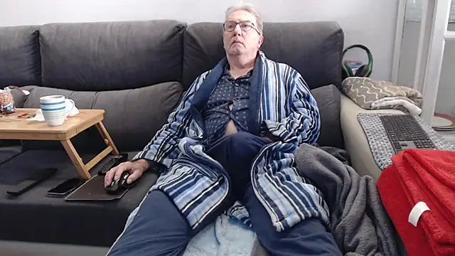 Snapshot of Nudelschwanz chatting on 03/25/26, 08:20 Nudelschwanz online show from 03/25/26, 08:20