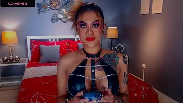 Snapshot of StellaStrong30 chatting on 02/19/25, 01:29 StellaStrong30 online show from 02/19/25, 01:29