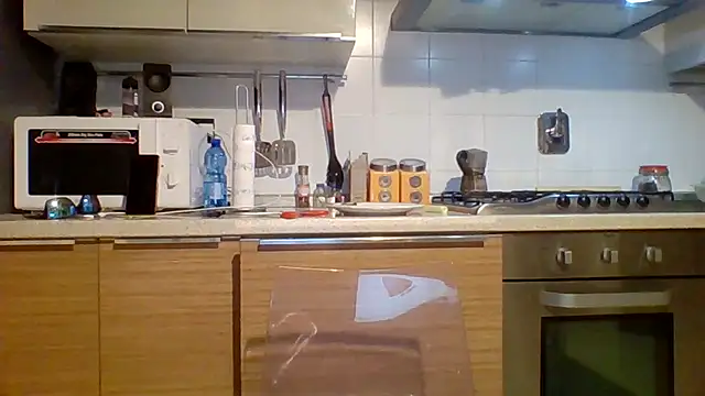 Snapshot of woww791 chatting on 10/06/25, 03:42 woww791 online show from 10/06/25, 03:42