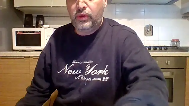 Snapshot of woww791 chatting on 10/29/25, 07:37 woww791 online show from 10/29/25, 07:37