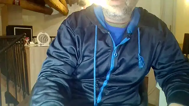 Snapshot of woww791 chatting on 11/18/25, 07:40 woww791 online show from 11/18/25, 07:40