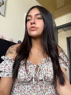 Snapshot of DaphneUwu chatting on 03/12/25, 02:45 DaphneUwu online show from 03/12/25, 02:45