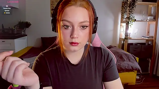 Snapshot of Sofy_Benson chatting on 09/17/25, 08:27 Sofy Benson online show from 09/17/25, 08:27