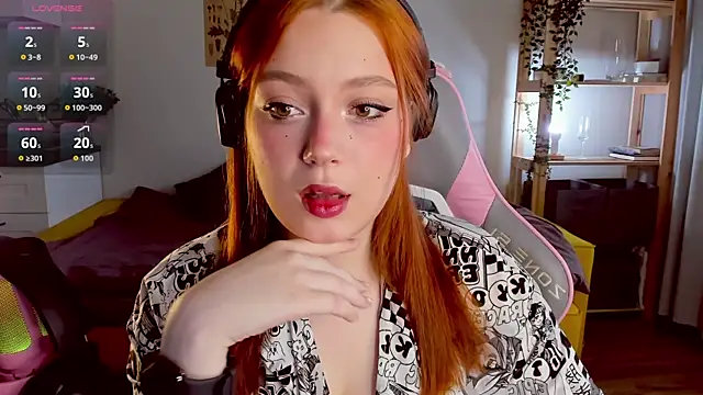 Snapshot of Sofy_Benson chatting on 09/18/25, 07:32 Sofy Benson online show from 09/18/25, 07:32