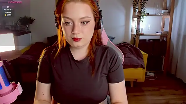 Snapshot of Sofy_Benson chatting on 09/24/25, 01:58 Sofy Benson online show from 09/24/25, 01:58