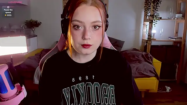 Snapshot of Sofy_Benson chatting on 09/26/25, 11:14 Sofy Benson online show from 09/26/25, 11:14