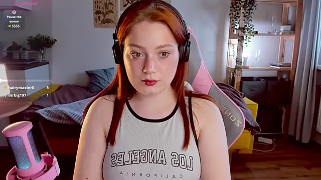 Snapshot of Sofy_Benson chatting on 10/02/25, 11:39 Sofy Benson online show from 10/02/25, 11:39