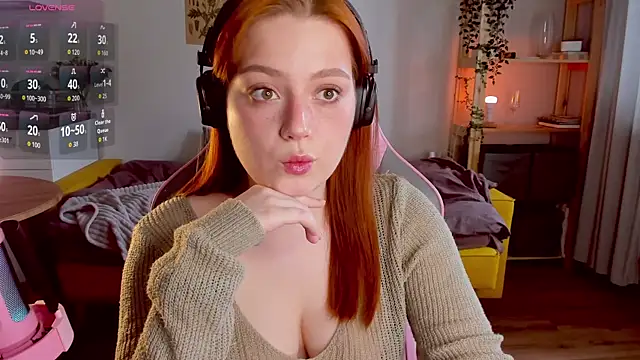 Snapshot of Sofy_Benson chatting on 10/03/25, 12:13 Sofy Benson online show from 10/03/25, 12:13