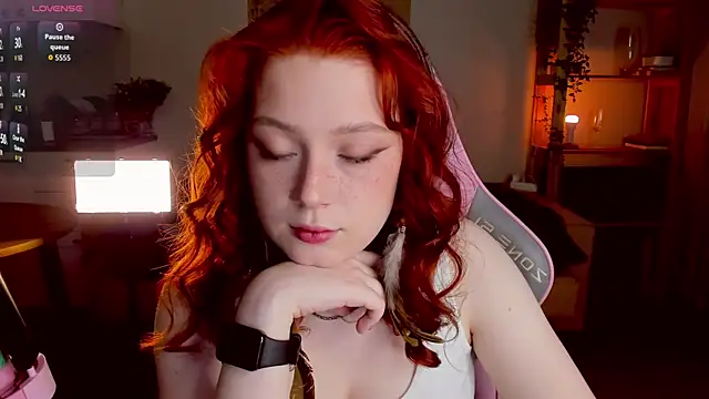 Snapshot of Sofy_Benson chatting on 10/24/25, 12:56 Sofy Benson online show from 10/24/25, 12:56