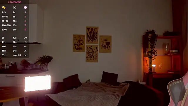 Snapshot of Sofy_Benson chatting on 10/26/25, 12:44 Sofy Benson online show from 10/26/25, 12:44