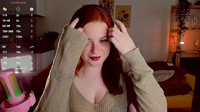 Snapshot of Sofy_Benson chatting on 11/12/25, 11:54 Sofy Benson online show from 11/12/25, 11:54