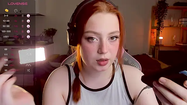 Snapshot of Sofy_Benson chatting on 11/17/25, 12:22 Sofy Benson online show from 11/17/25, 12:22