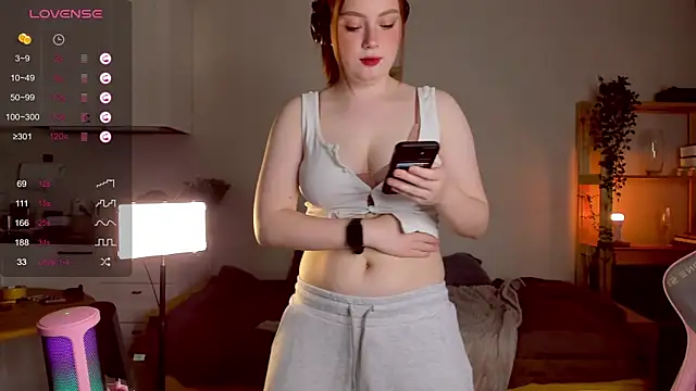 Snapshot of Sofy_Benson chatting on 11/18/25, 12:31 Sofy Benson online show from 11/18/25, 12:31